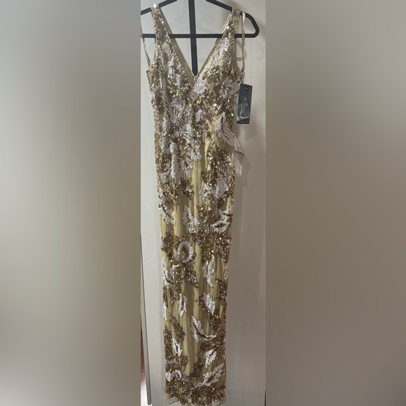 Sleeveless v neckline embellished nude evening gown - Picture 5 of 9